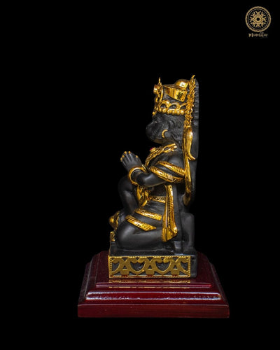Schwarze Hanuman Ji Statue mit wunderschönem Mukut und vergoldetem Schmuck