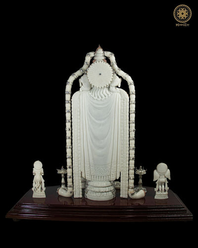 Venkateshwara-Statue mit versilbertem Schmuck | Tirupati Balaji Idol aus Marmorstaub