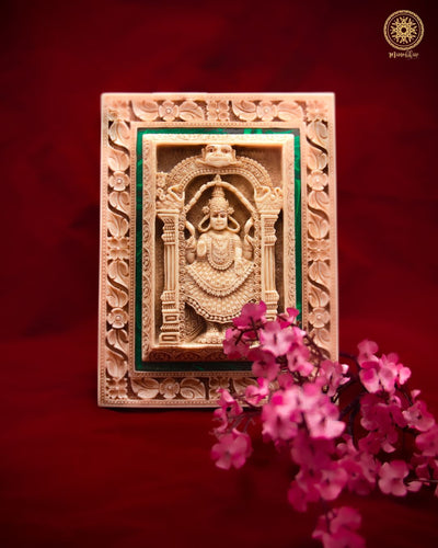 Handgeschnitzter Padmavathi-Wandrahmen, Kunst für Zuhause oder das Büro