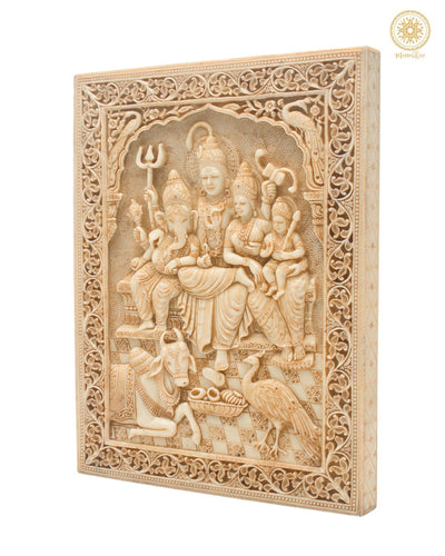 Handgeschnitzter Shiva, Parvati, Kartikeya, Ganesha, Wandbehang | Hindu-Gott-Skulptur | Dekoratives Wandpaneel