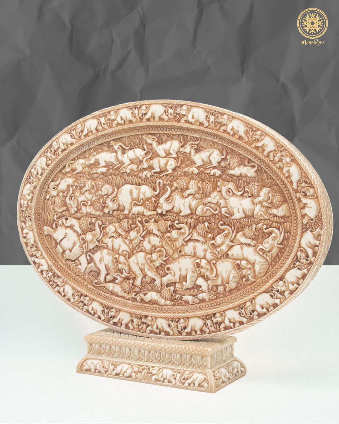 Hand Carved Wildlife Themed Decorative Centerpiece | Living Room Decor