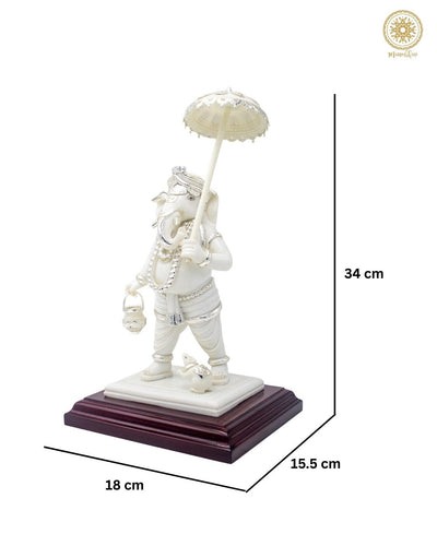 Handgefertigte stehende Lord Ganesha Statue mit Schirm