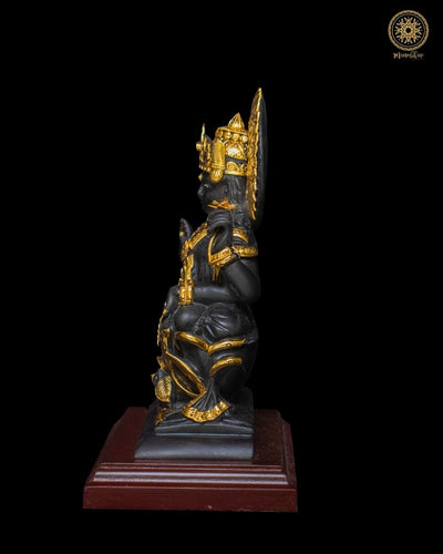 Schwarze Lakshmi Ji Statue mit wunderschönem Mukut und vergoldetem Schmuck