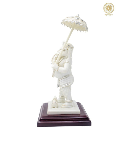 Handgefertigte stehende Lord Ganesha Statue mit Schirm