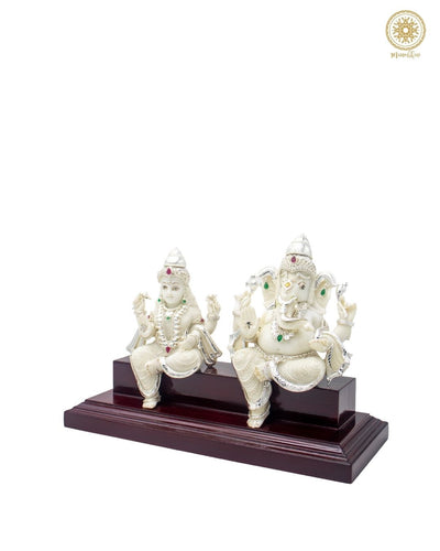 Lakshmi Ganesha Götterfiguren-Set aus Marmorstaub mit versilbertem Schmuck