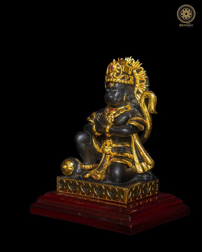 Schwarze Hanuman Ji Statue mit wunderschönem Mukut und vergoldetem Schmuck