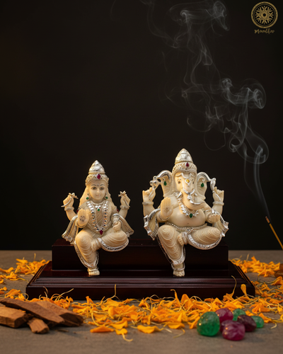Lakshmi Ganesha Götterfiguren-Set aus Marmorstaub mit versilbertem Schmuck