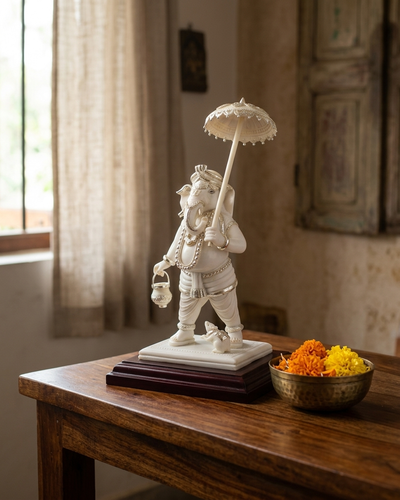 Handgefertigte stehende Lord Ganesha Statue mit Schirm