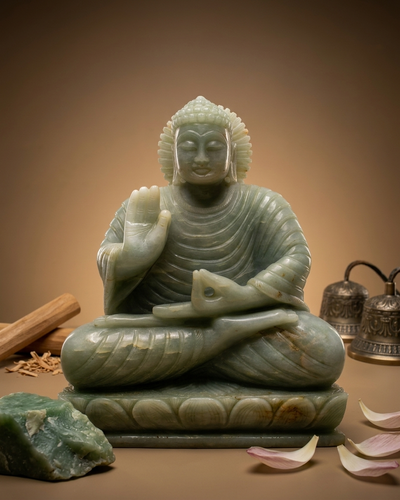 Grüner Aventurin Buddha-Statue in Vitarka Mudra für Weisheit und Frieden